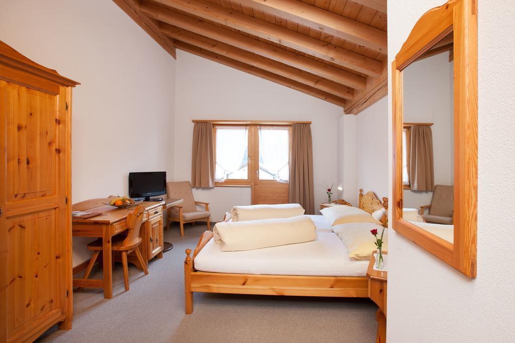 Hotel Péz Regina Lumbrein Kamer foto